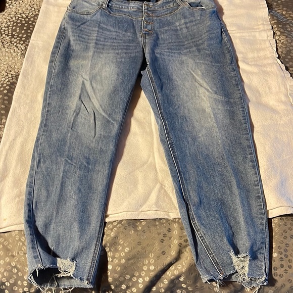 EUC SKINNY unfinished hem. Button fly. Dia box jeans - Picture 1 of 6